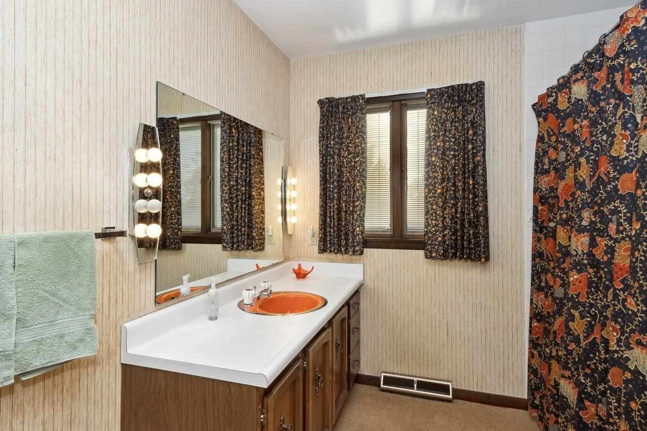 40 Arbury Dr