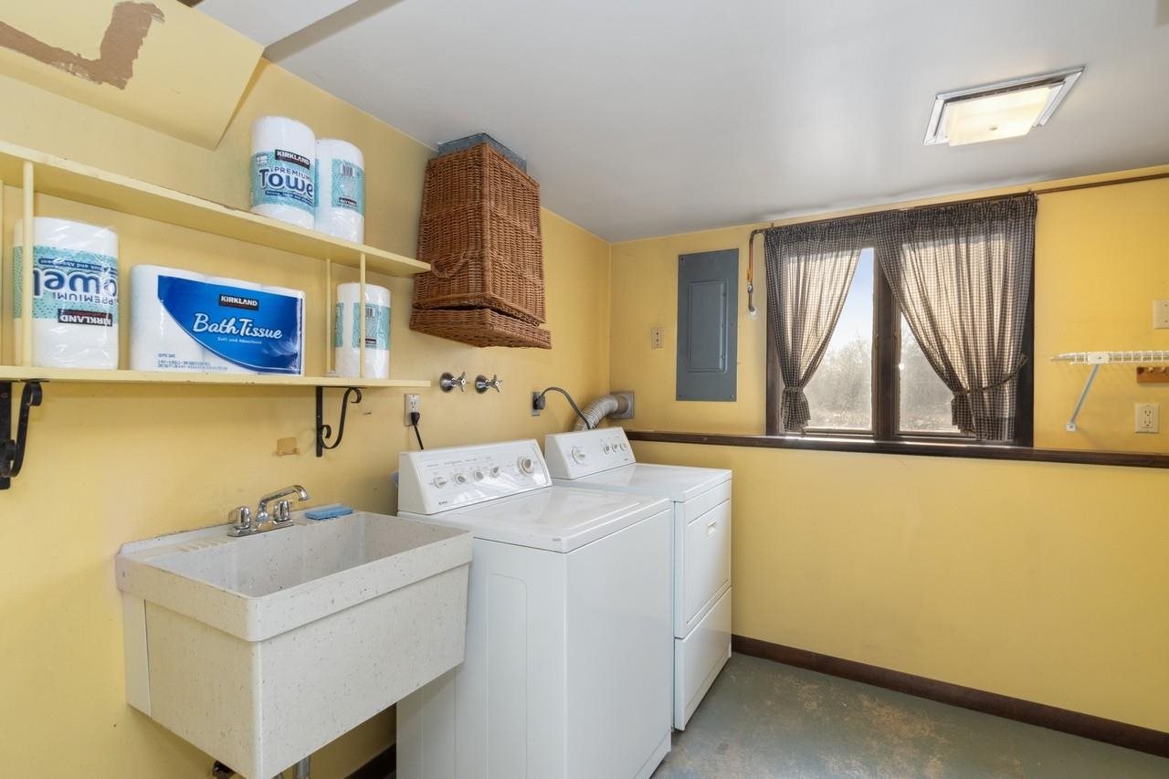 40 Arbury Dr
