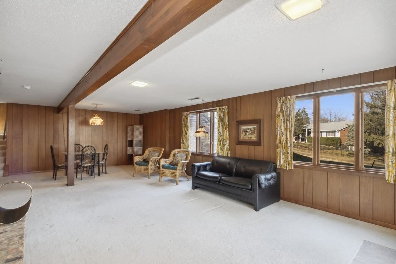 40 Arbury Dr