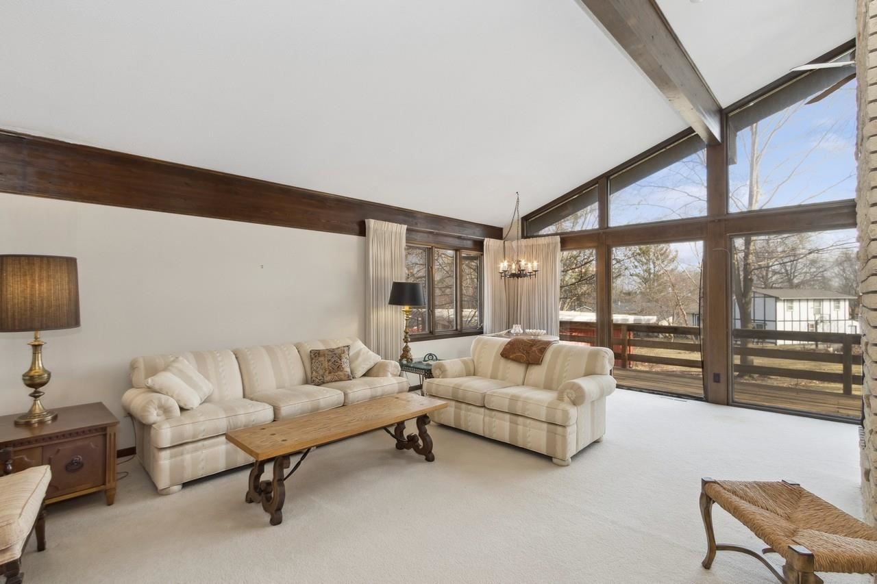 40 Arbury Dr