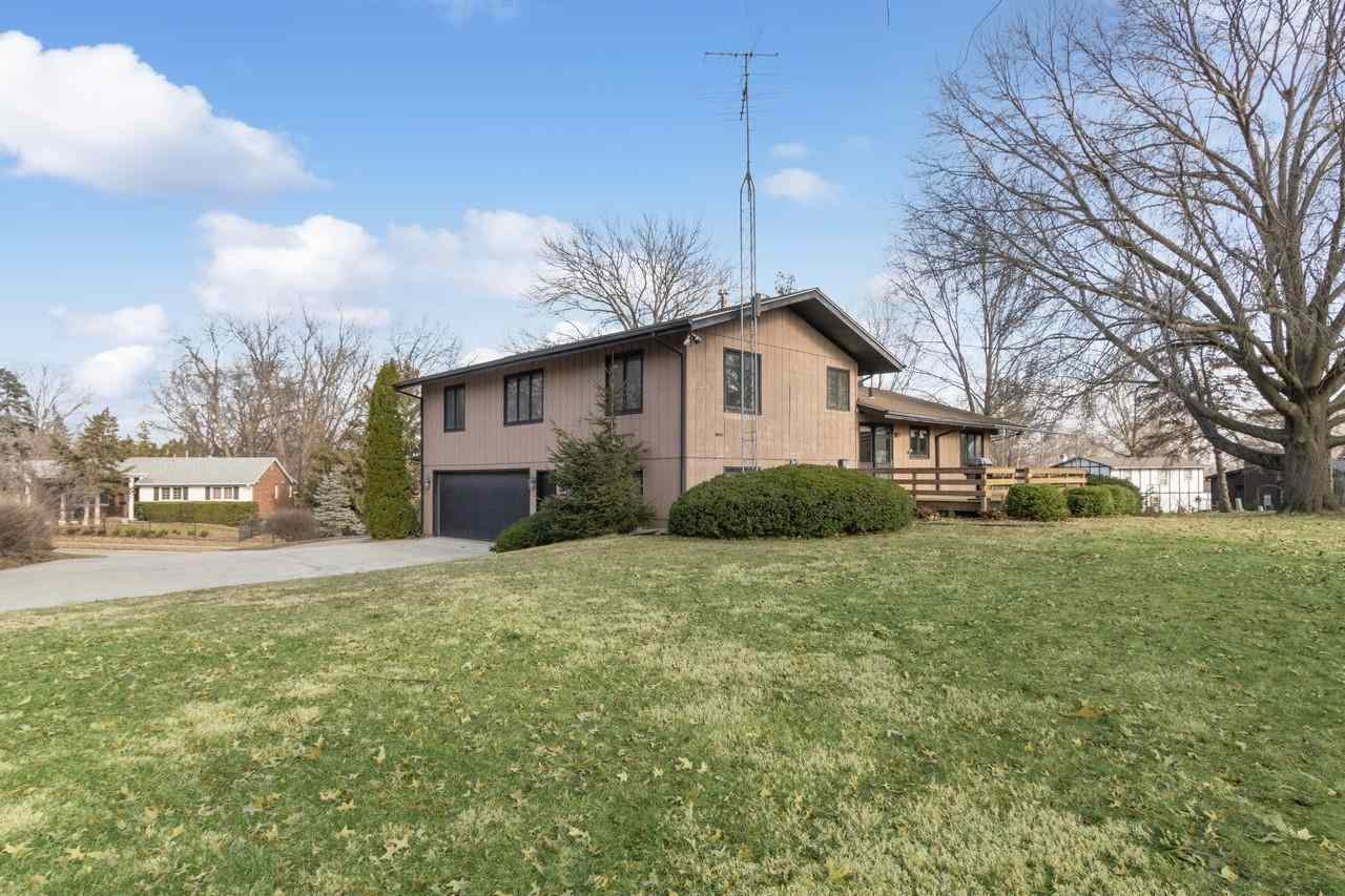 40 Arbury Dr