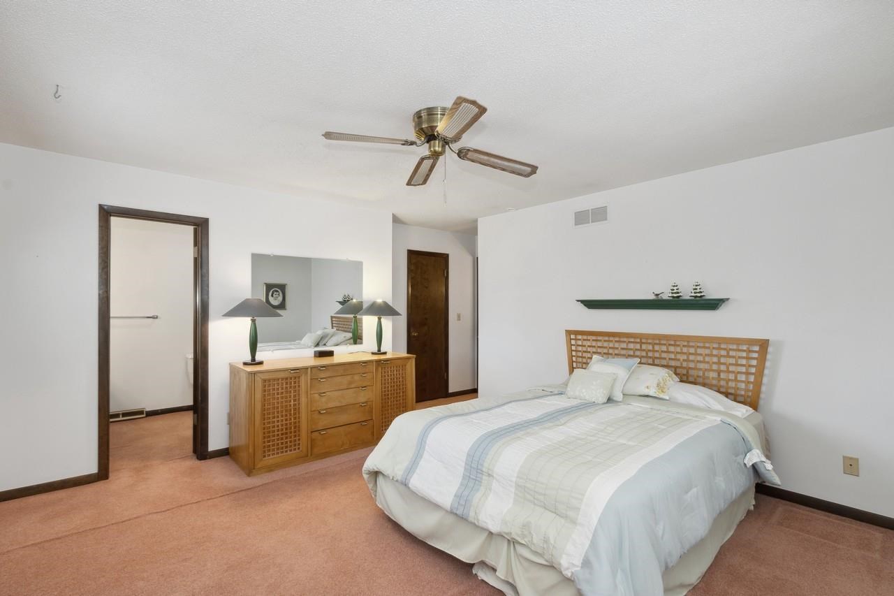 40 Arbury Dr