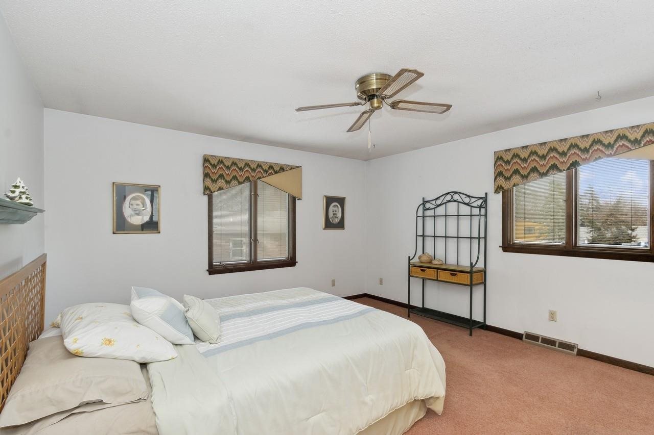 40 Arbury Dr