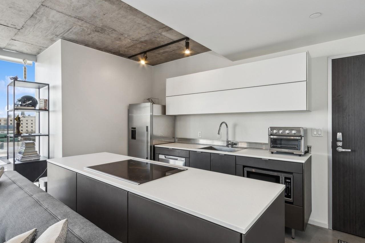 201 E Washington St Unit: No. 703