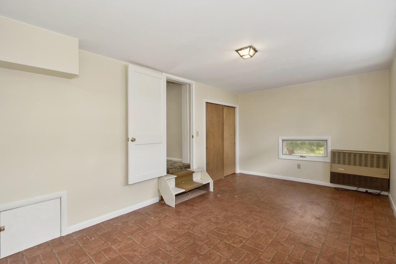 221 Magowan Ave