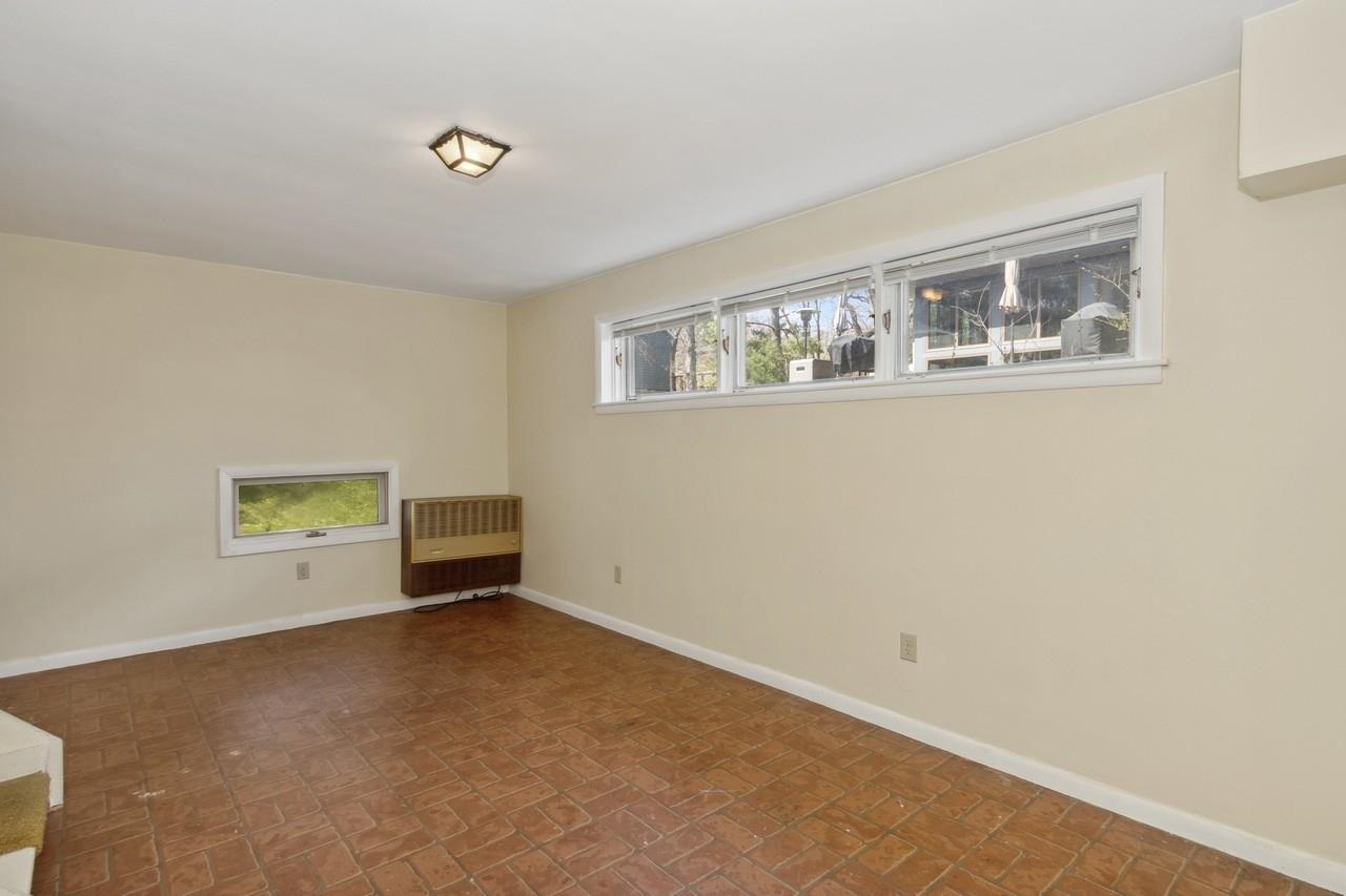 221 Magowan Ave