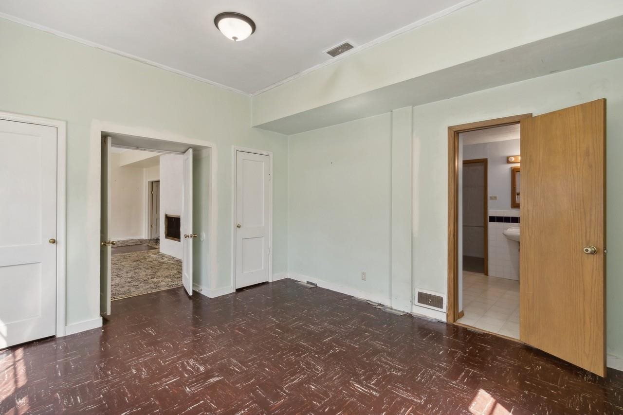 221 Magowan Ave