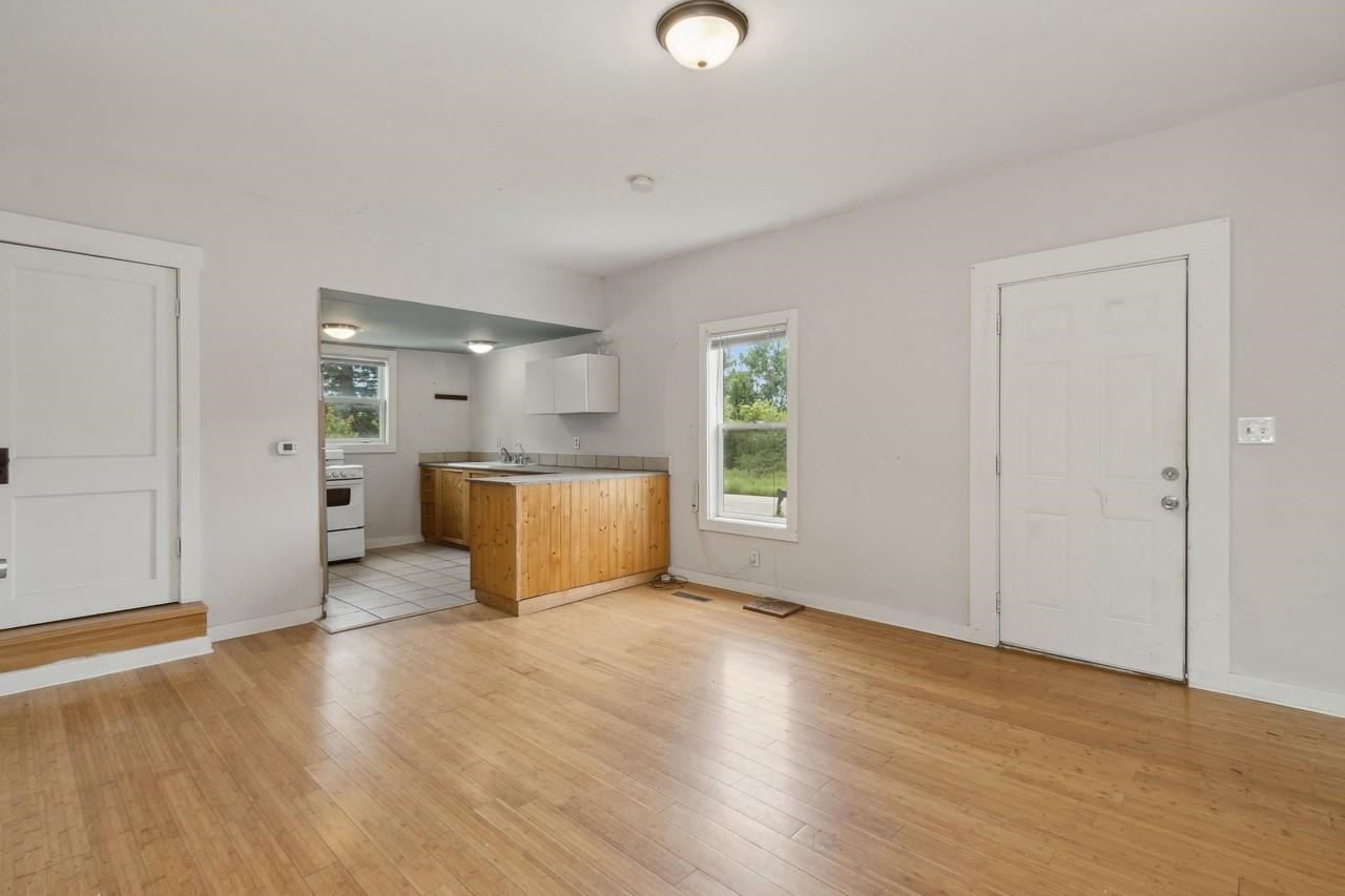 2558 Putnam St NE