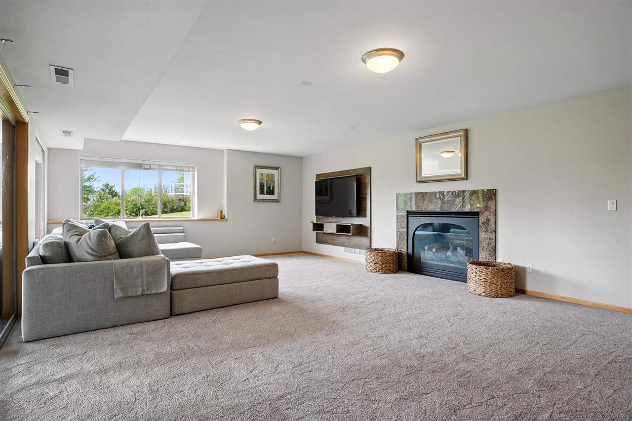 4865 Dryden Ct