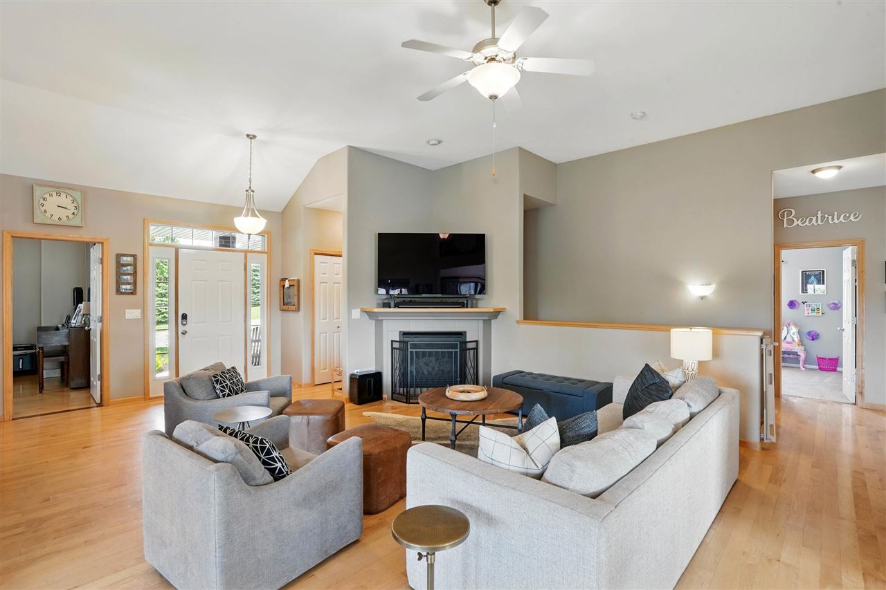 4865 Dryden Ct