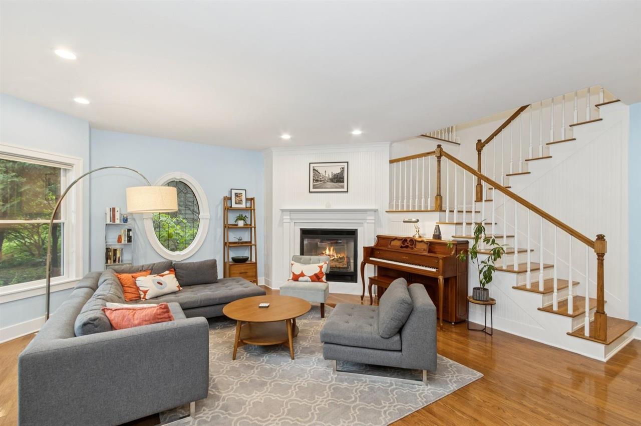 216 Magowan Ave