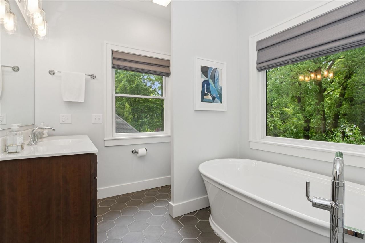 216 Magowan Ave