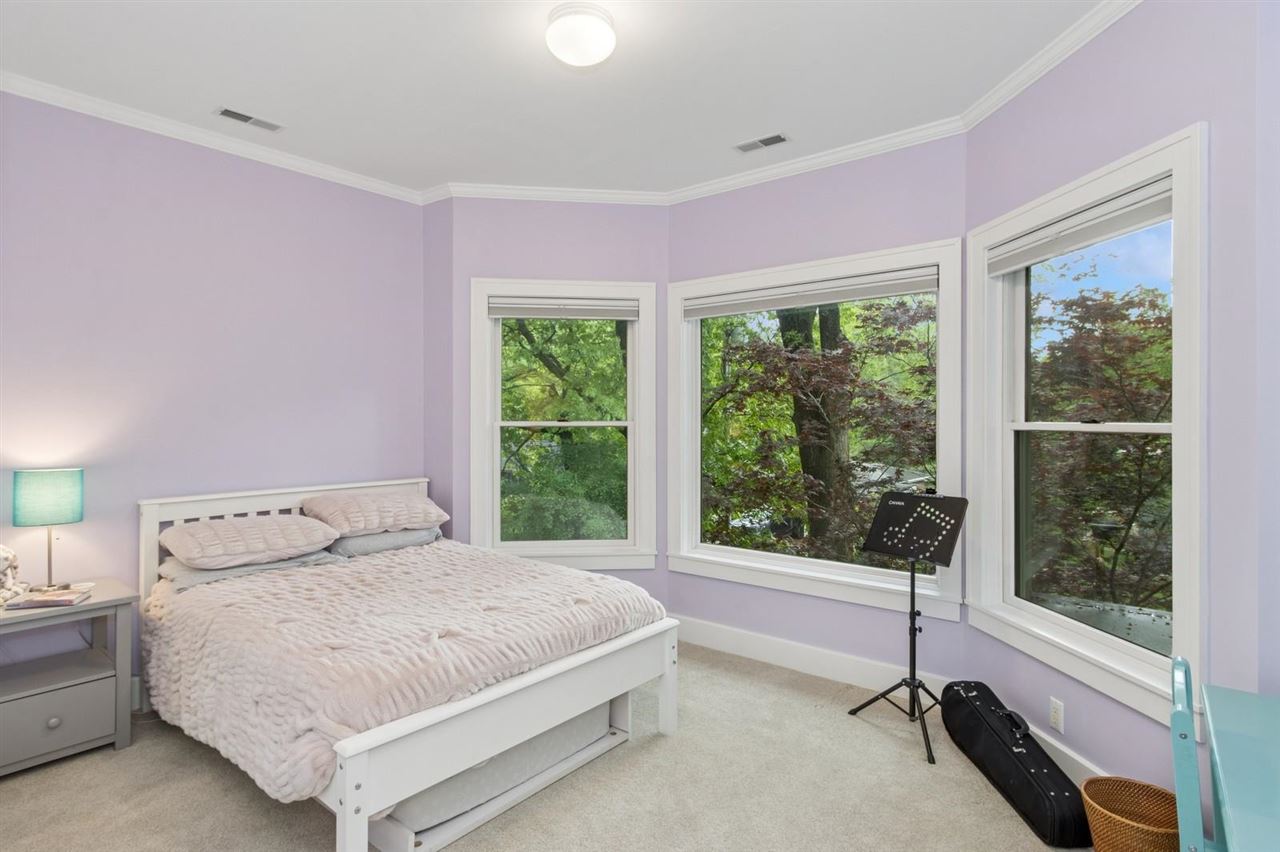 216 Magowan Ave