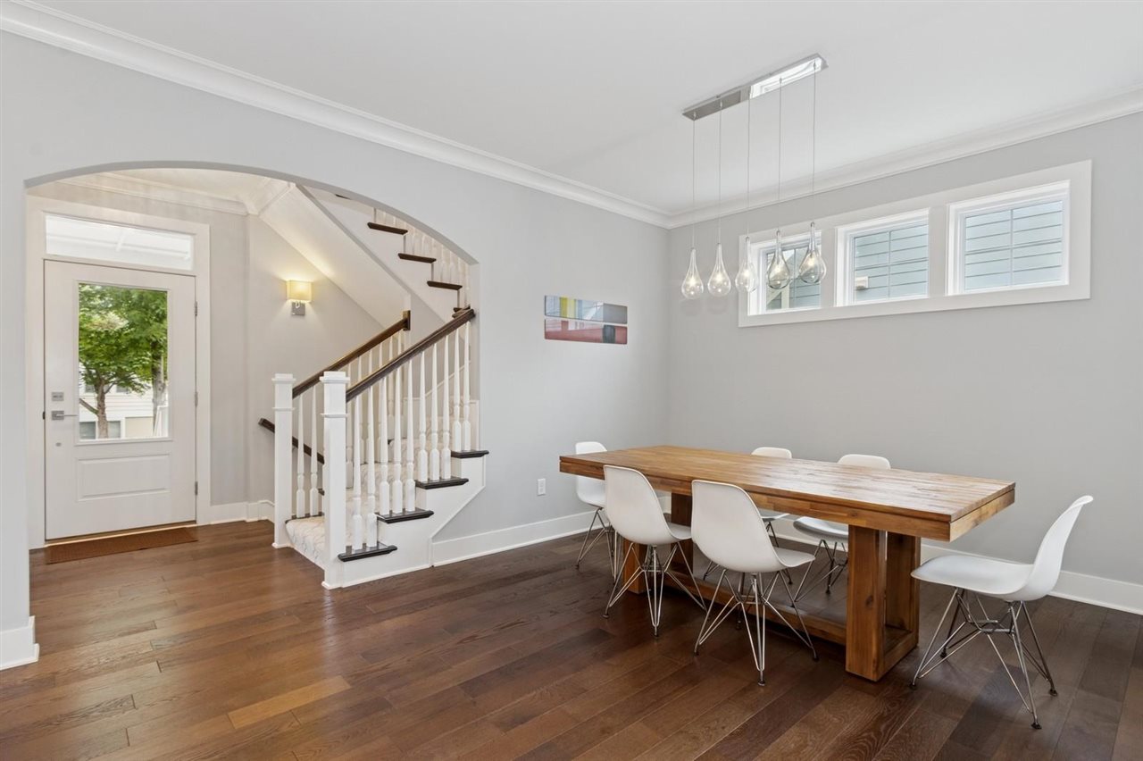 993 Ball St