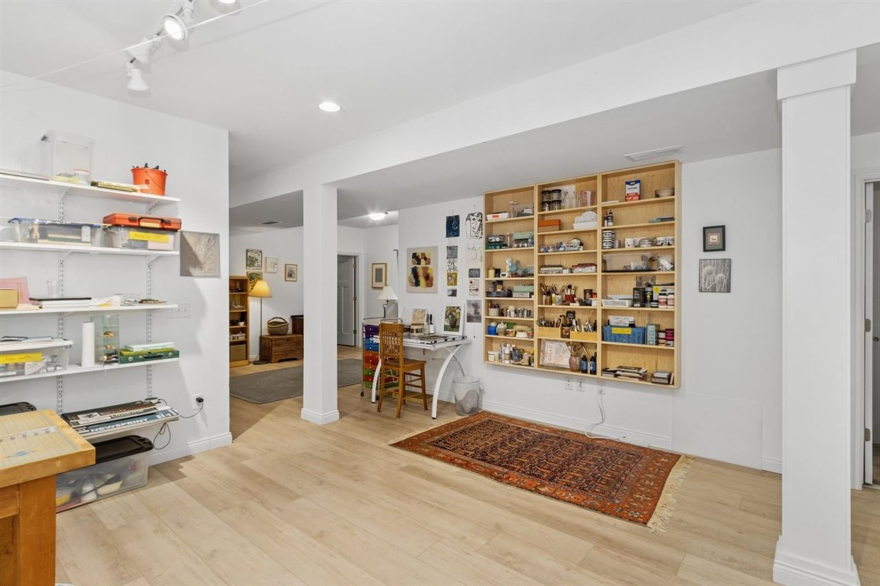 977 Ball St