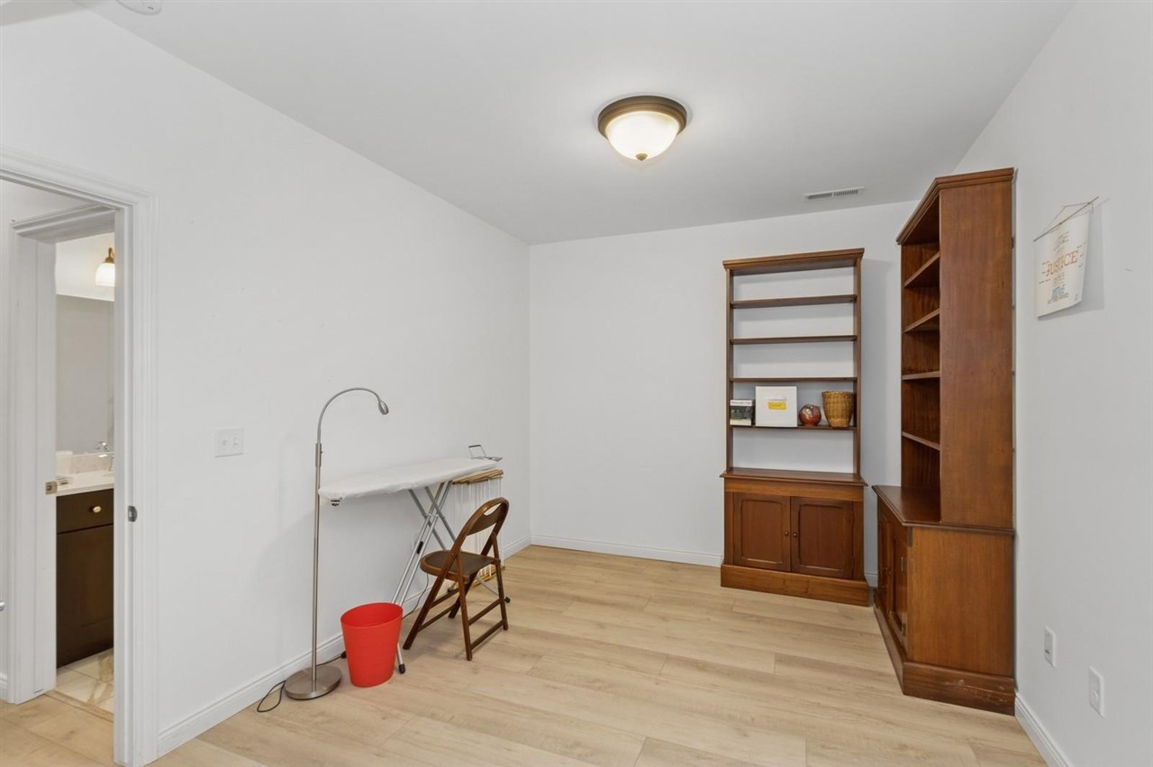 977 Ball St