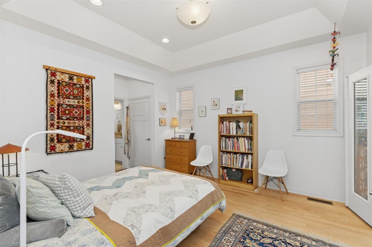 977 Ball St