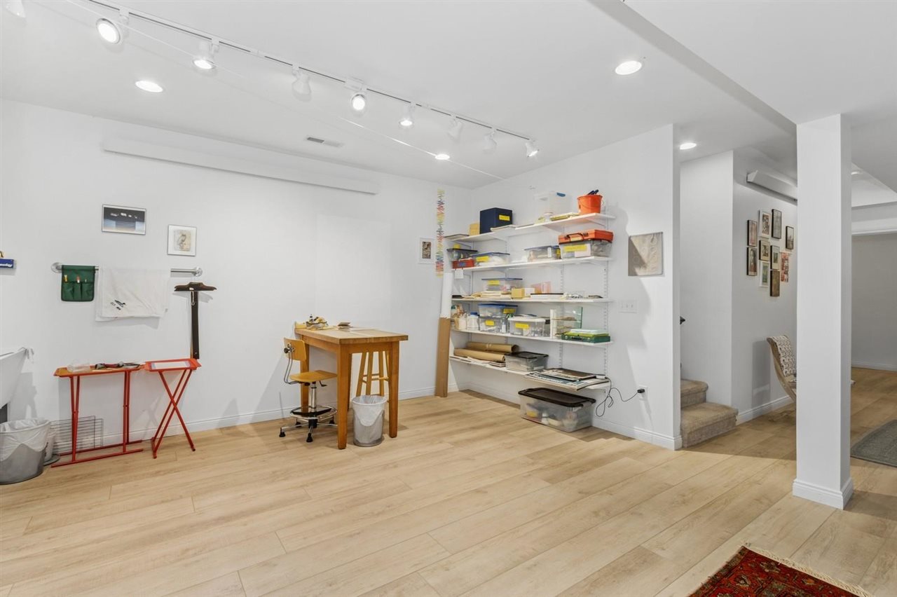 977 Ball St