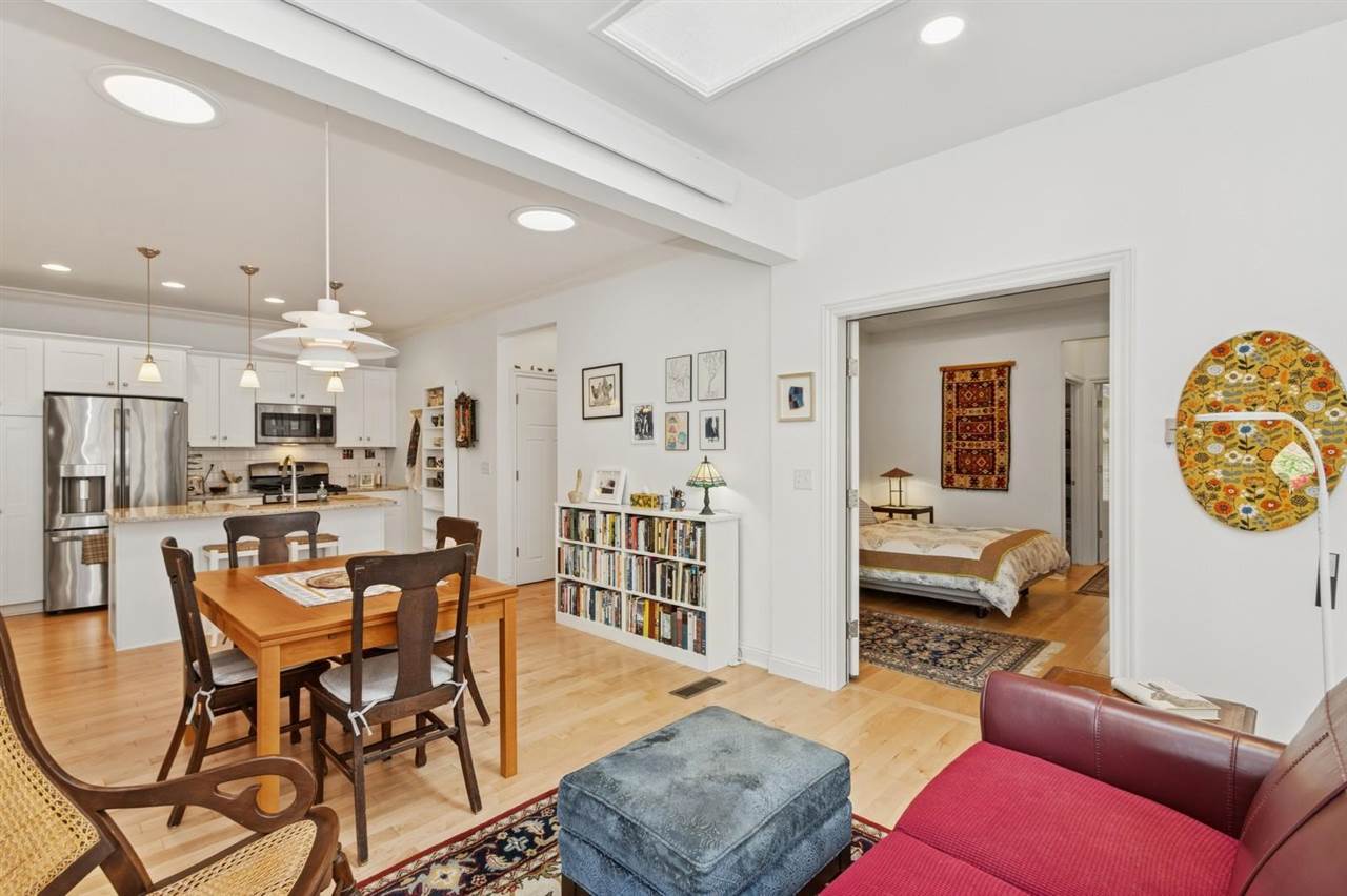 977 Ball St