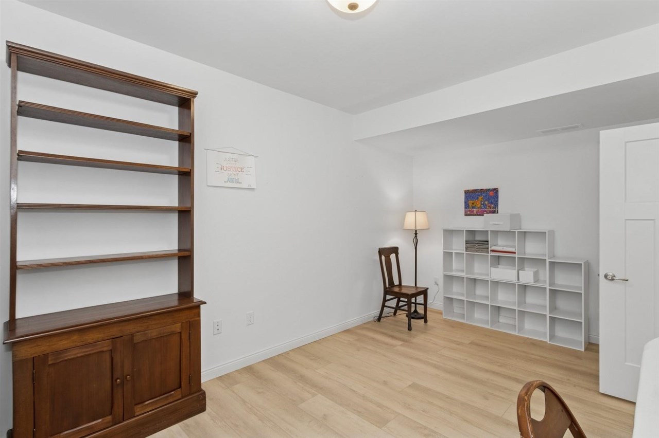 977 Ball St