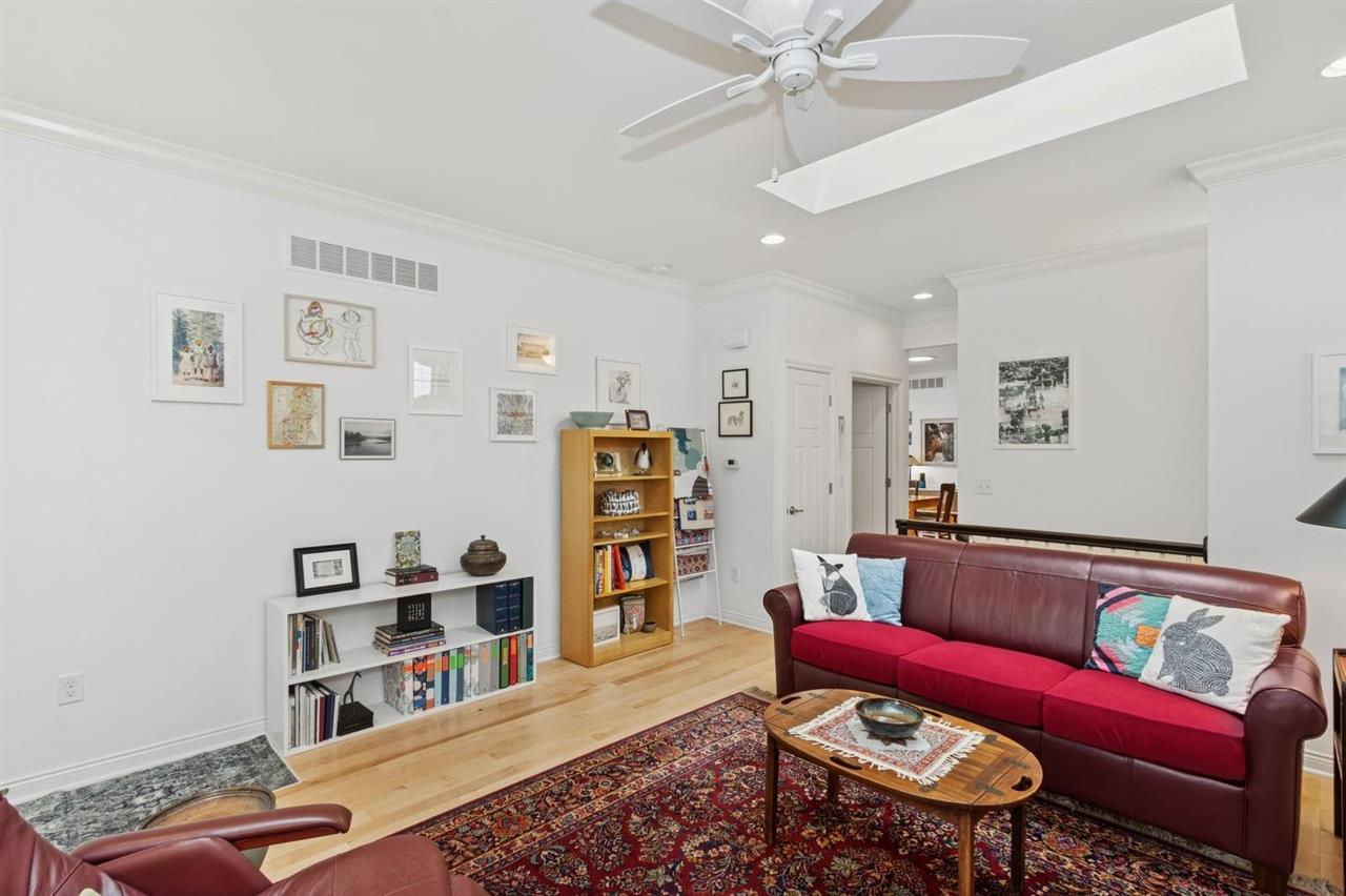 977 Ball St