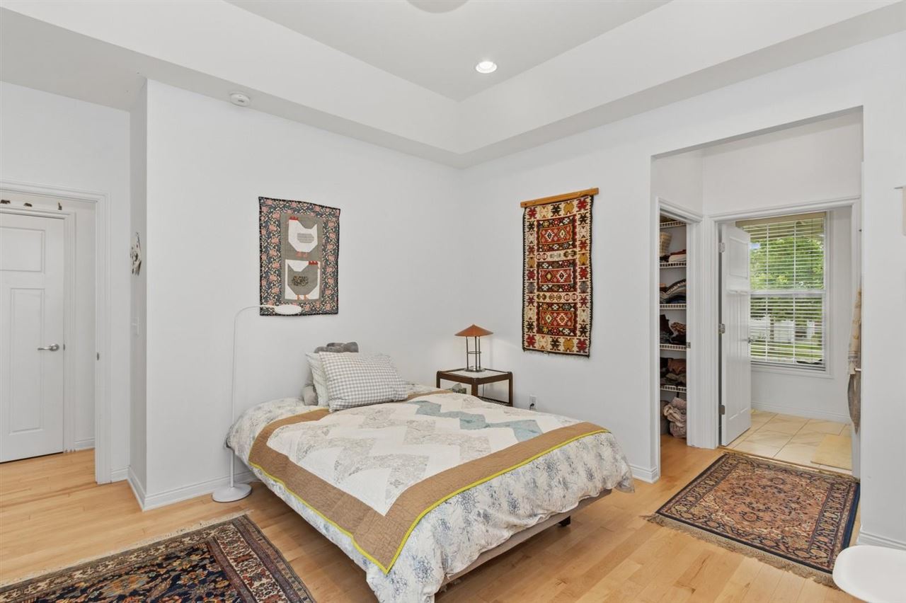 977 Ball St
