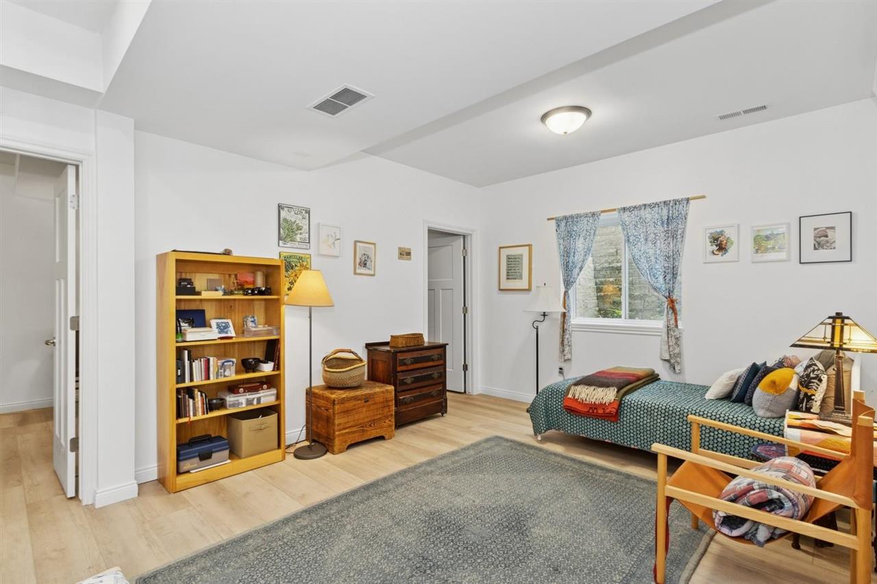 977 Ball St