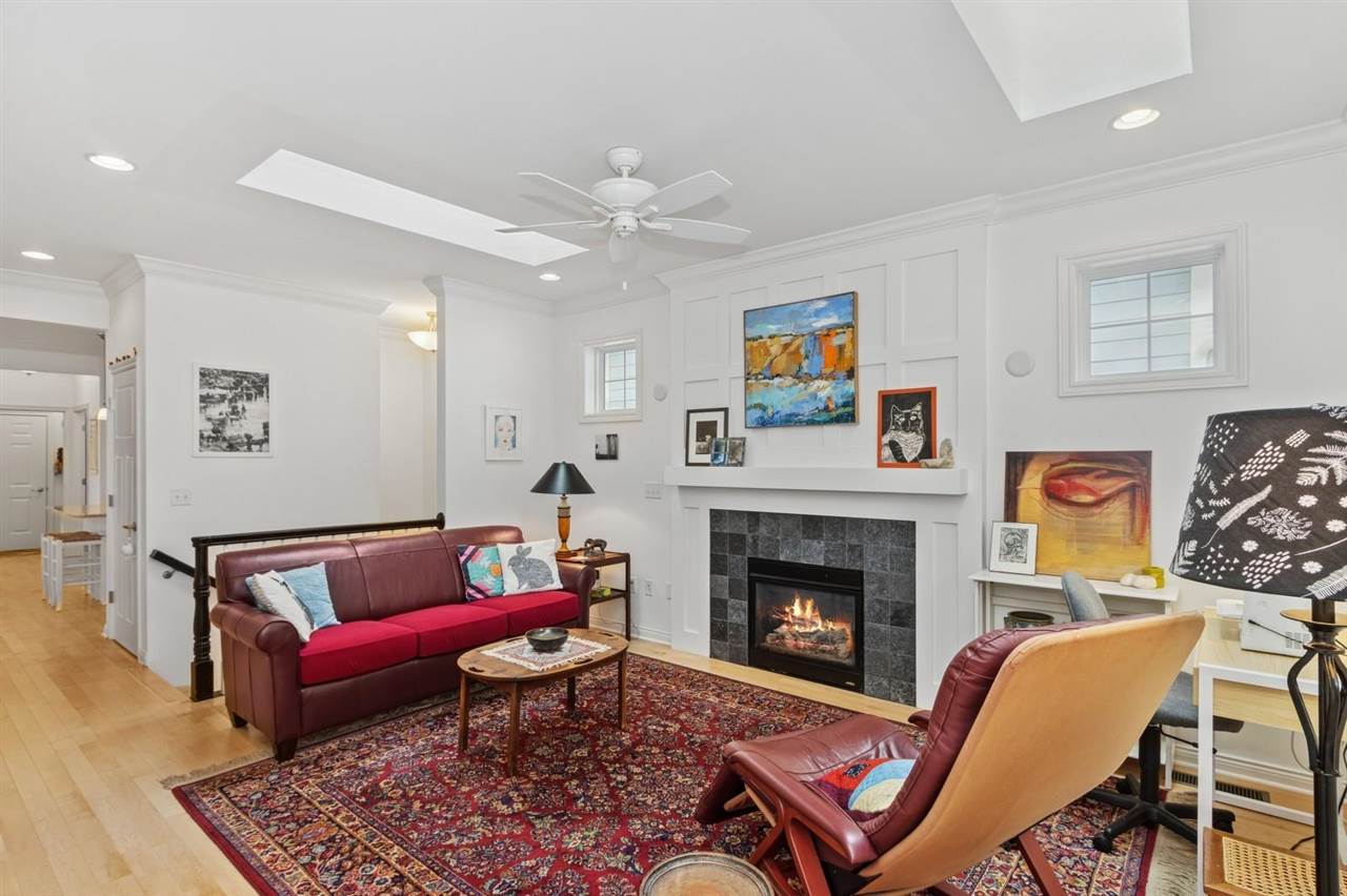 977 Ball St