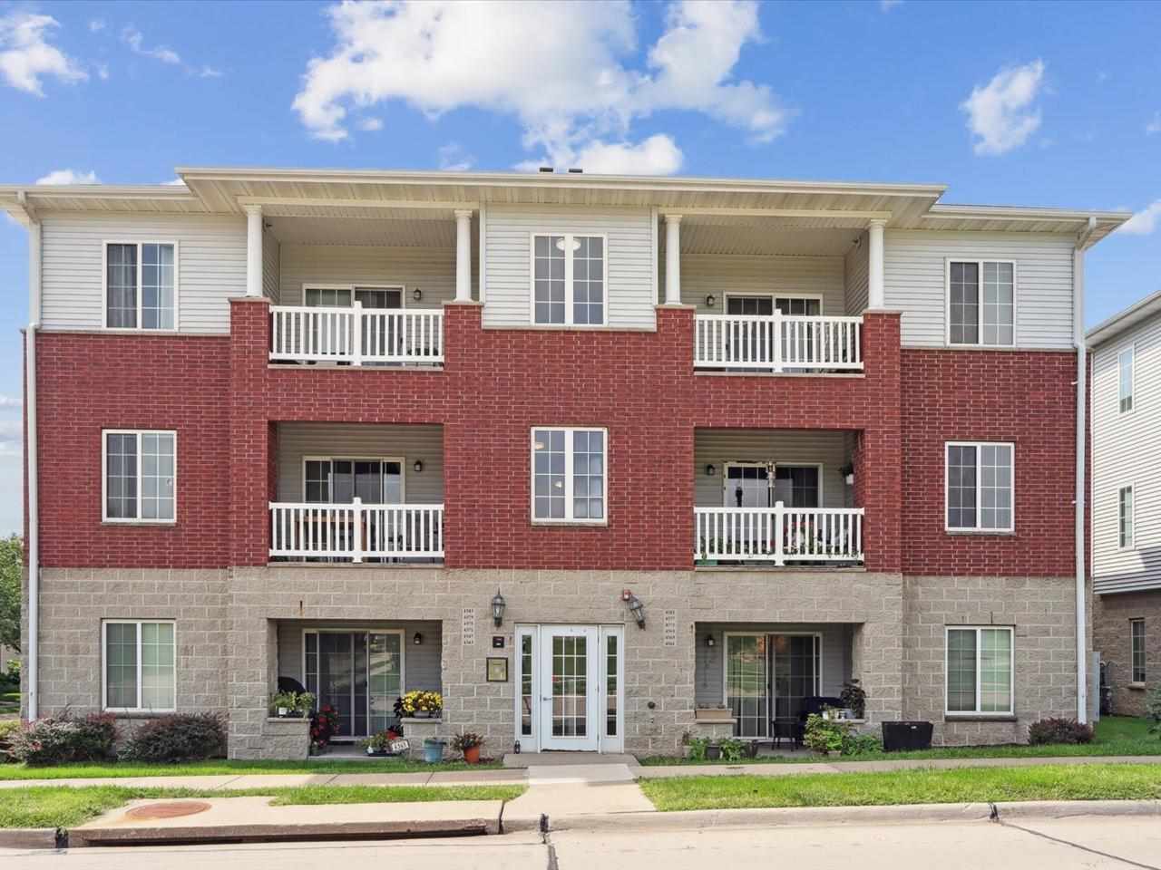 4375 York Pl