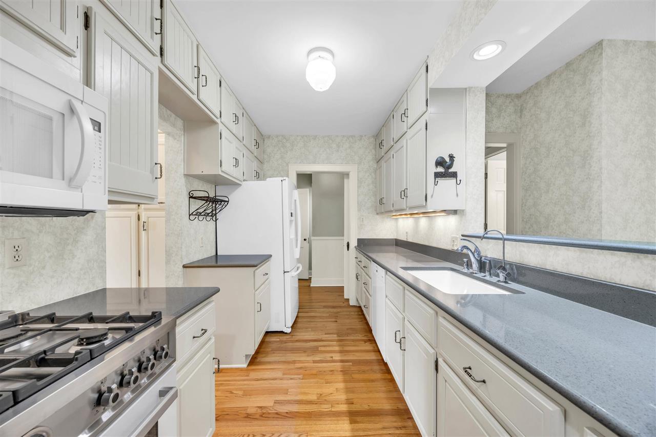 215 Sunset St