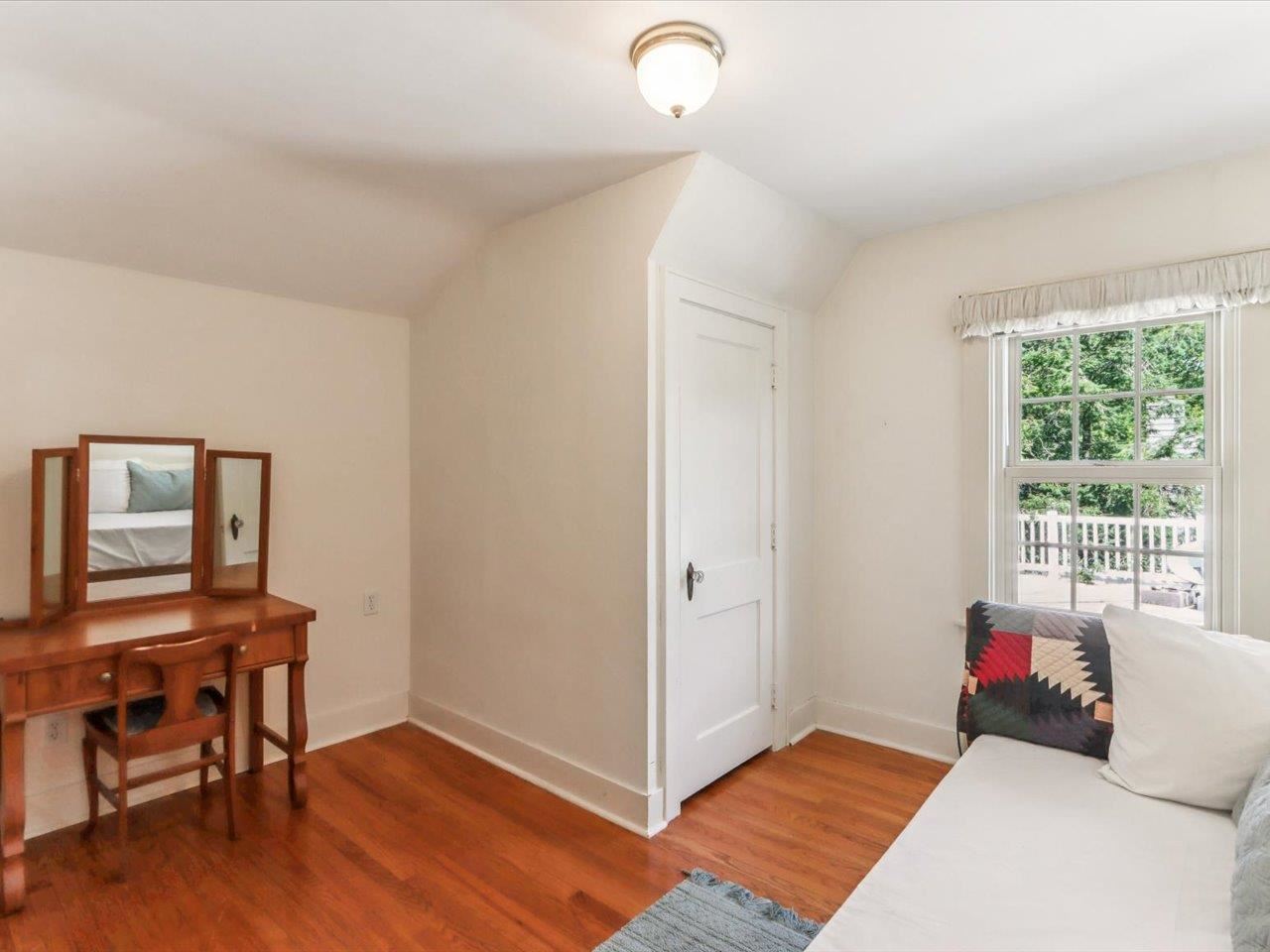215 Sunset St