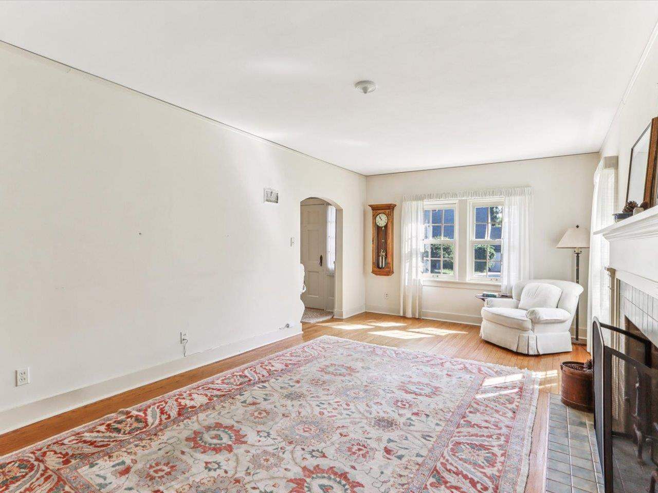 215 Sunset St
