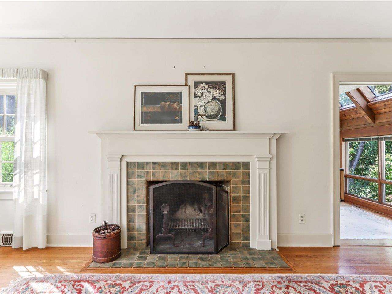 215 Sunset St