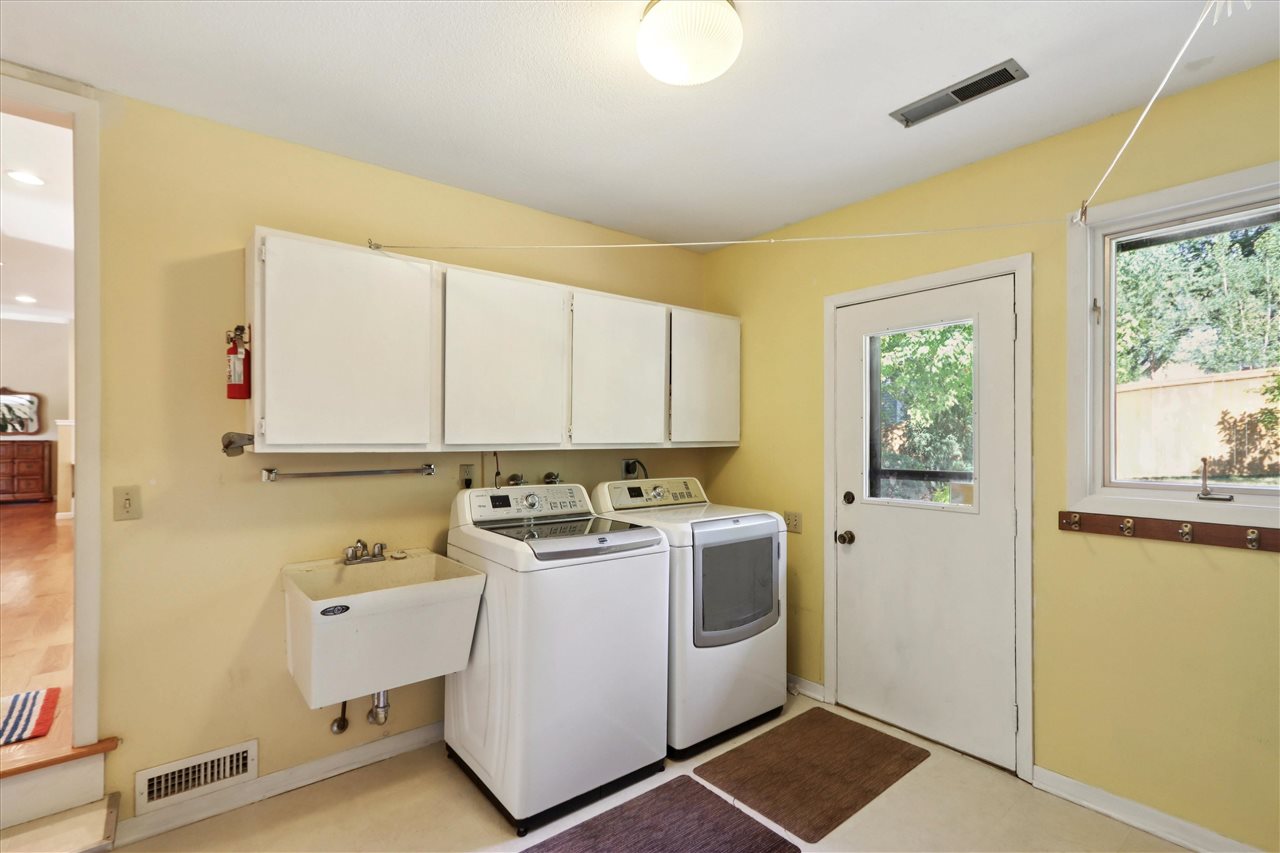 1950 Calvin Ave