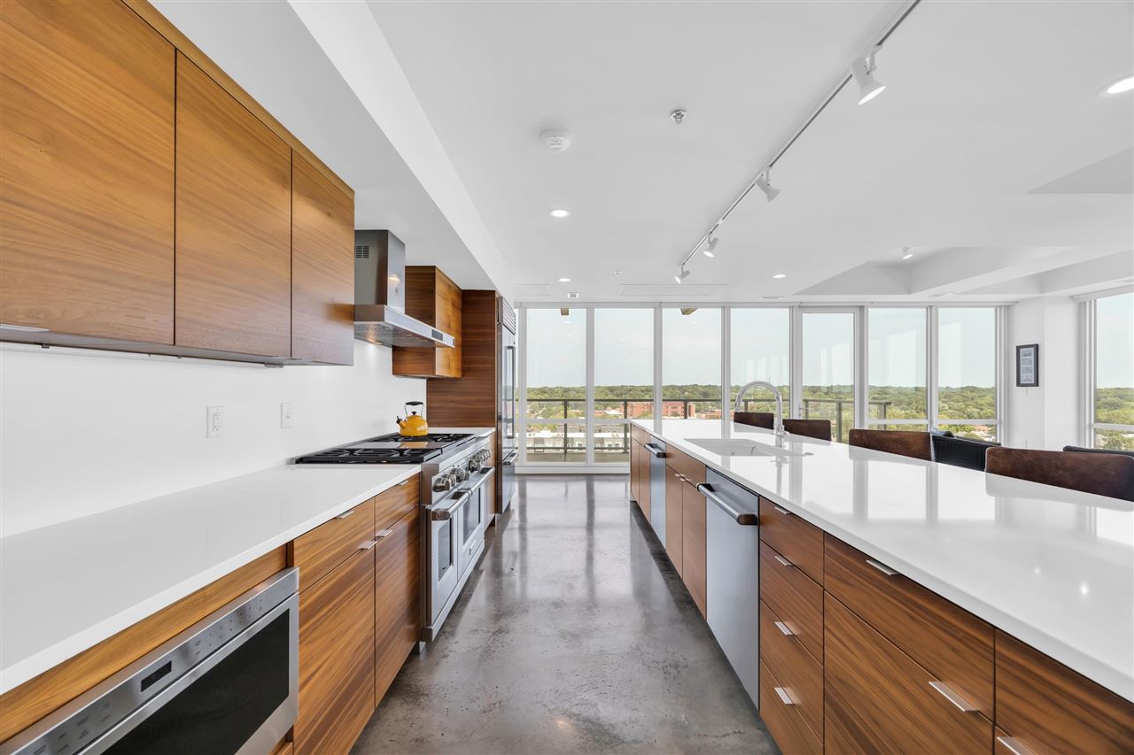 404 E College St Unit: No. 1101 + 1102