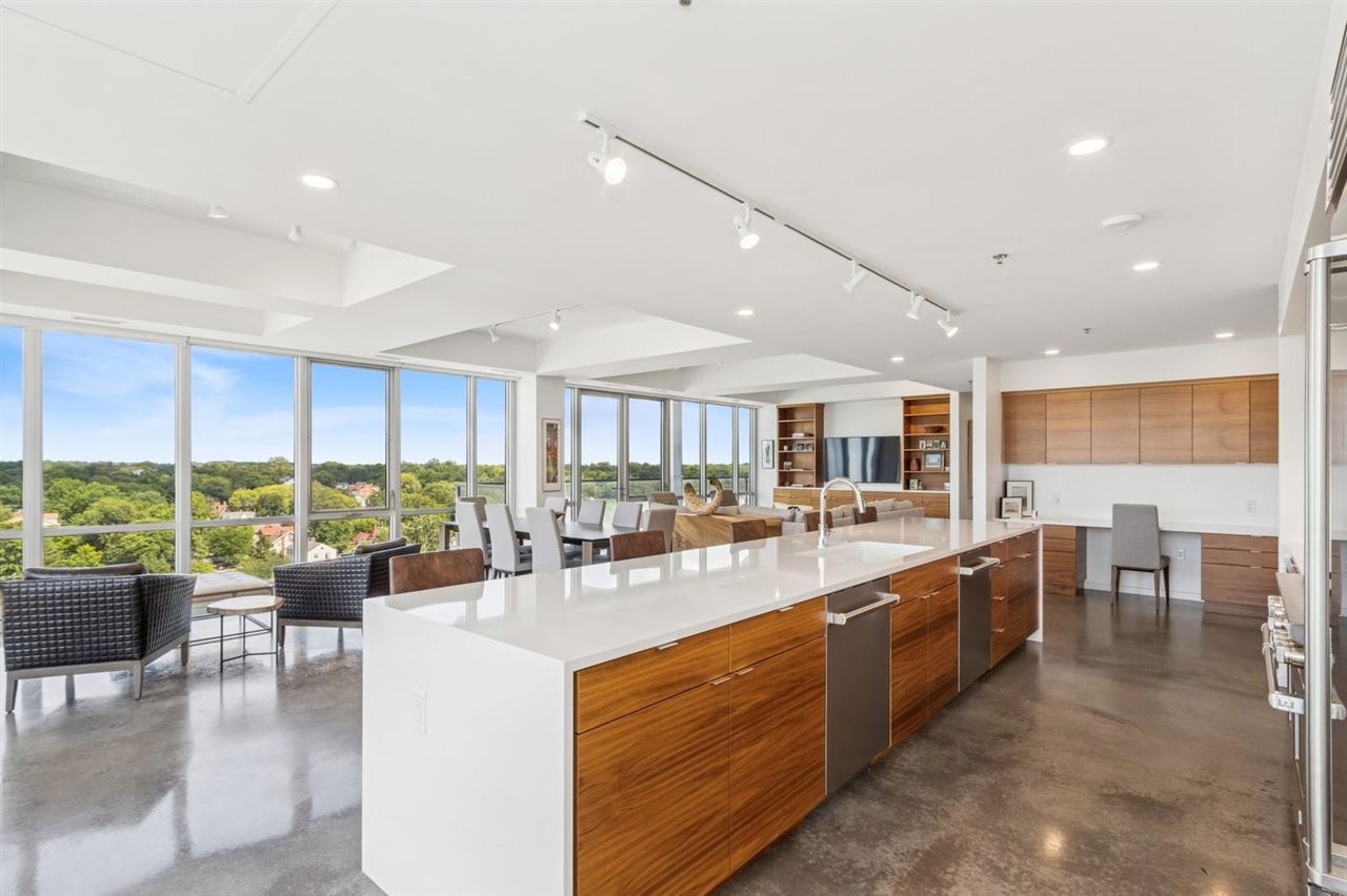 404 E College St Unit: No. 1101 + 1102