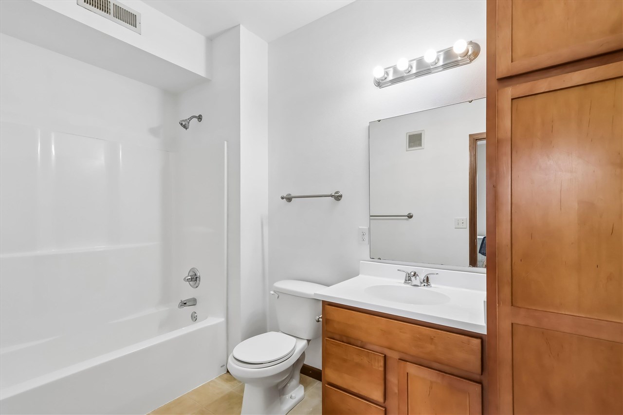 1010 Rachael St Unit: No. 204