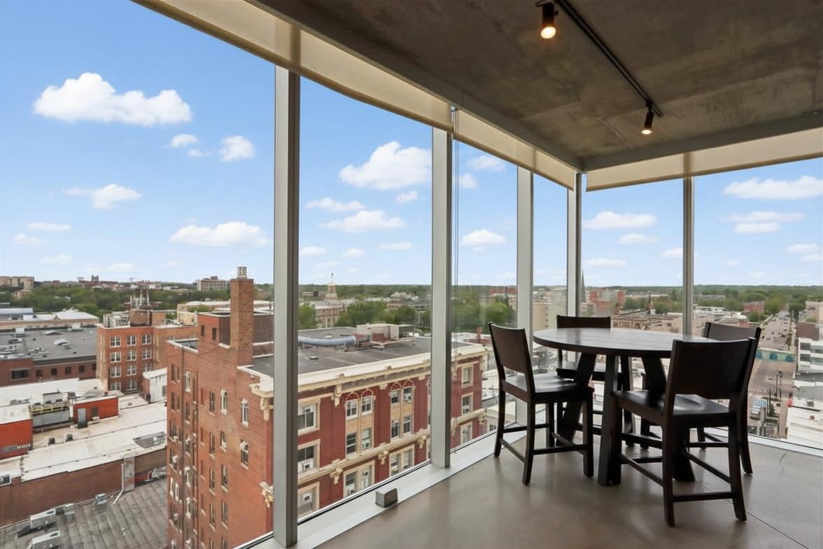 201 E Washington St Unit: No. 1102