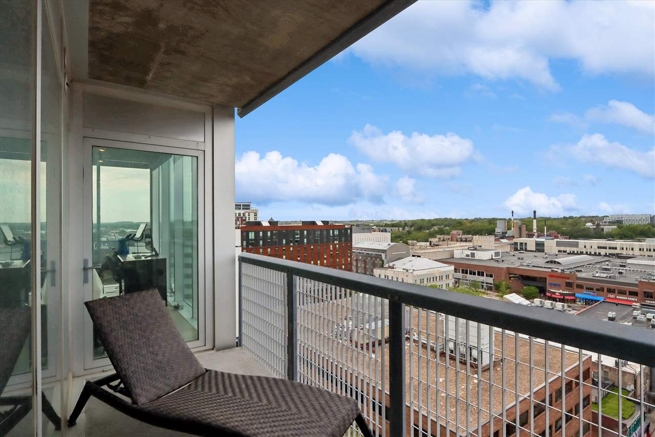 201 E Washington St Unit: No. 1102