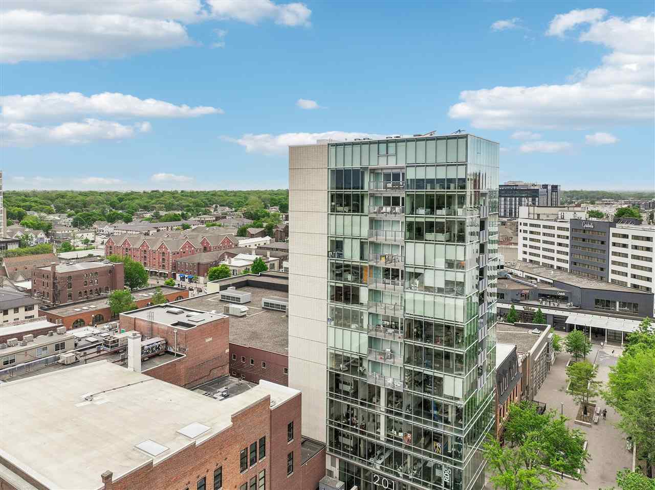 201 E Washington St Unit: No. 1102