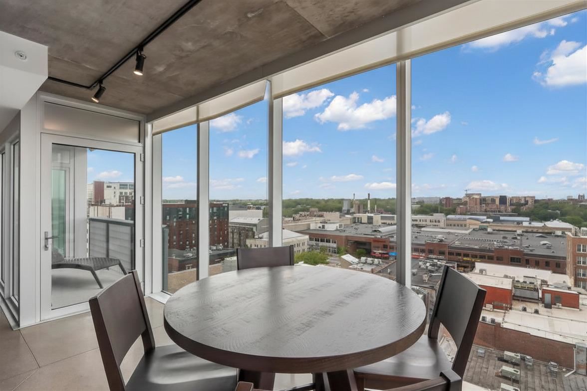 201 E Washington St Unit: No. 1102