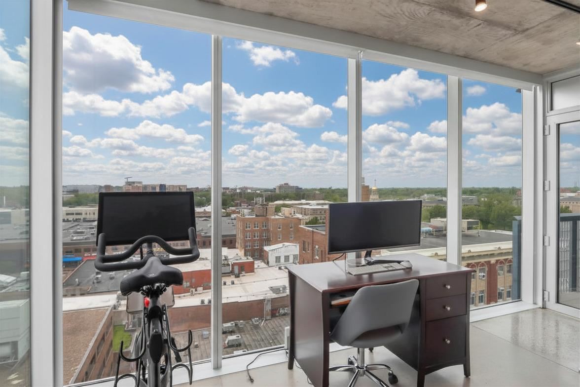 201 E Washington St Unit: No. 1102