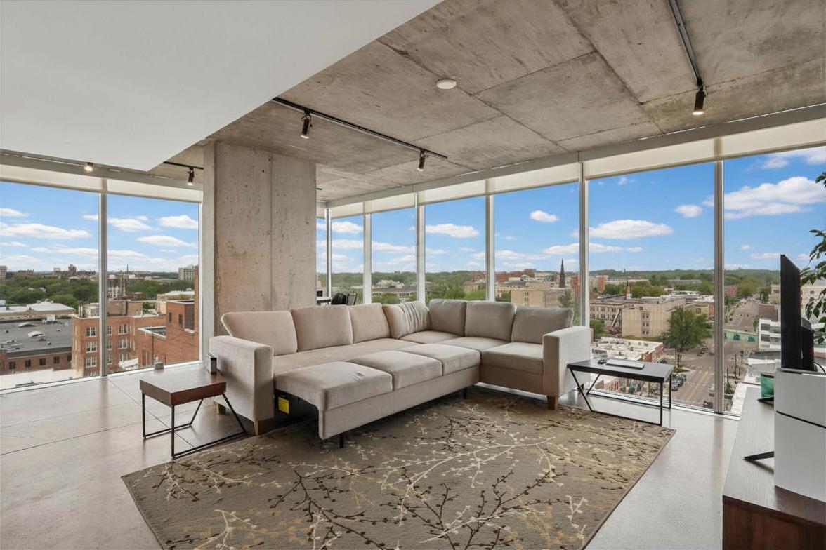 201 E Washington St Unit: No. 1102