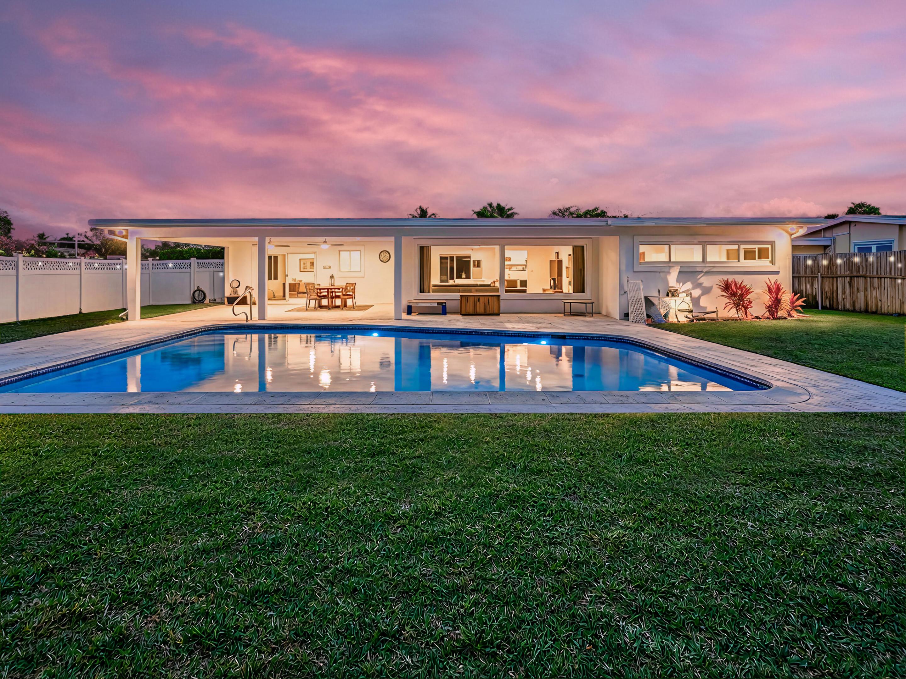 1098 W Camino Real