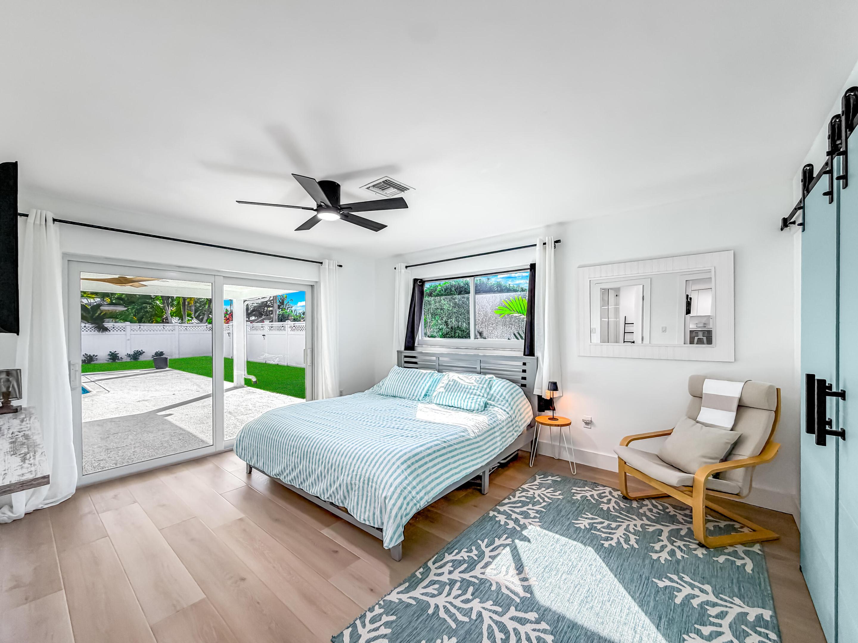 1098 W Camino Real