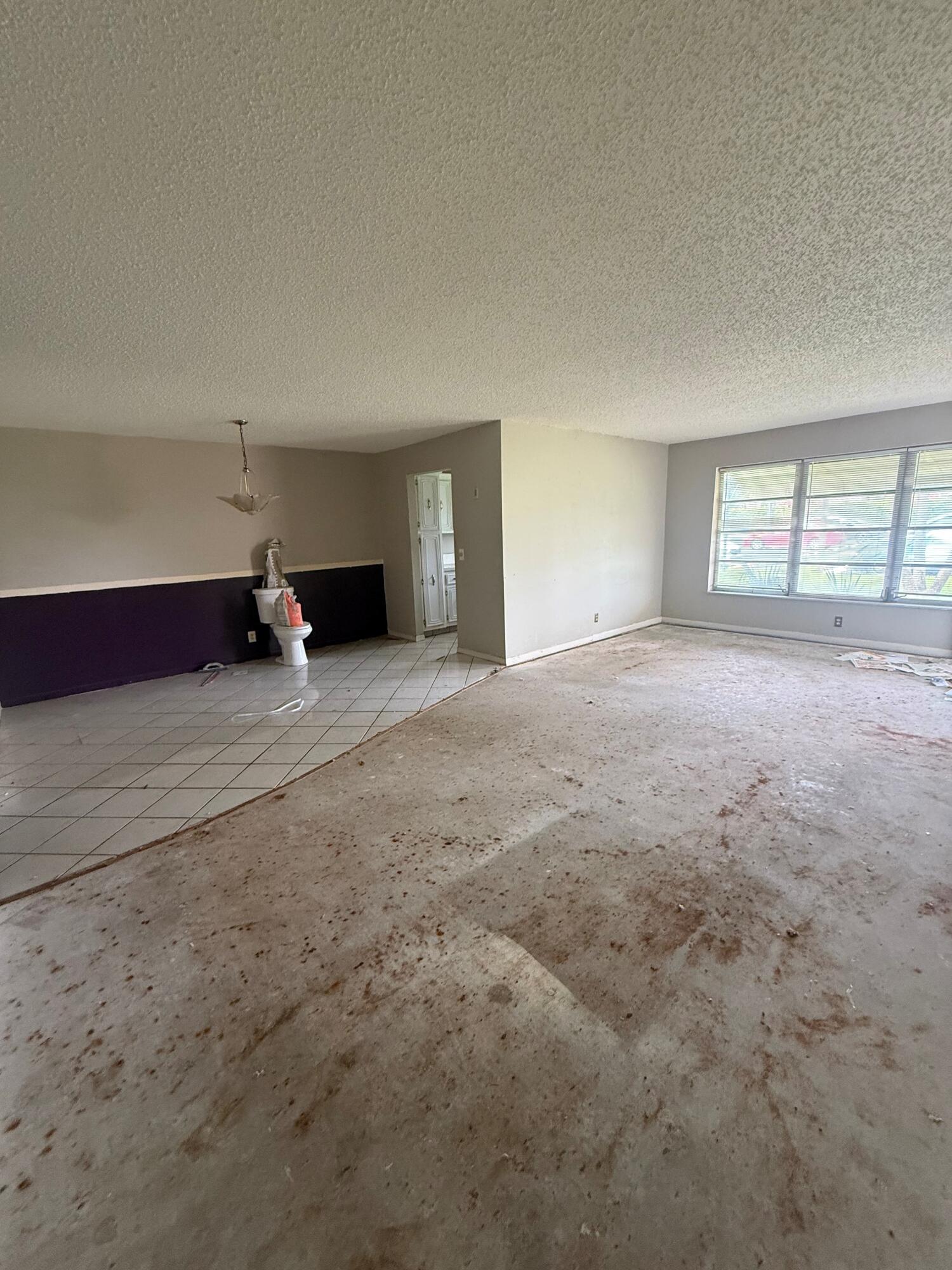 1052 North Drive