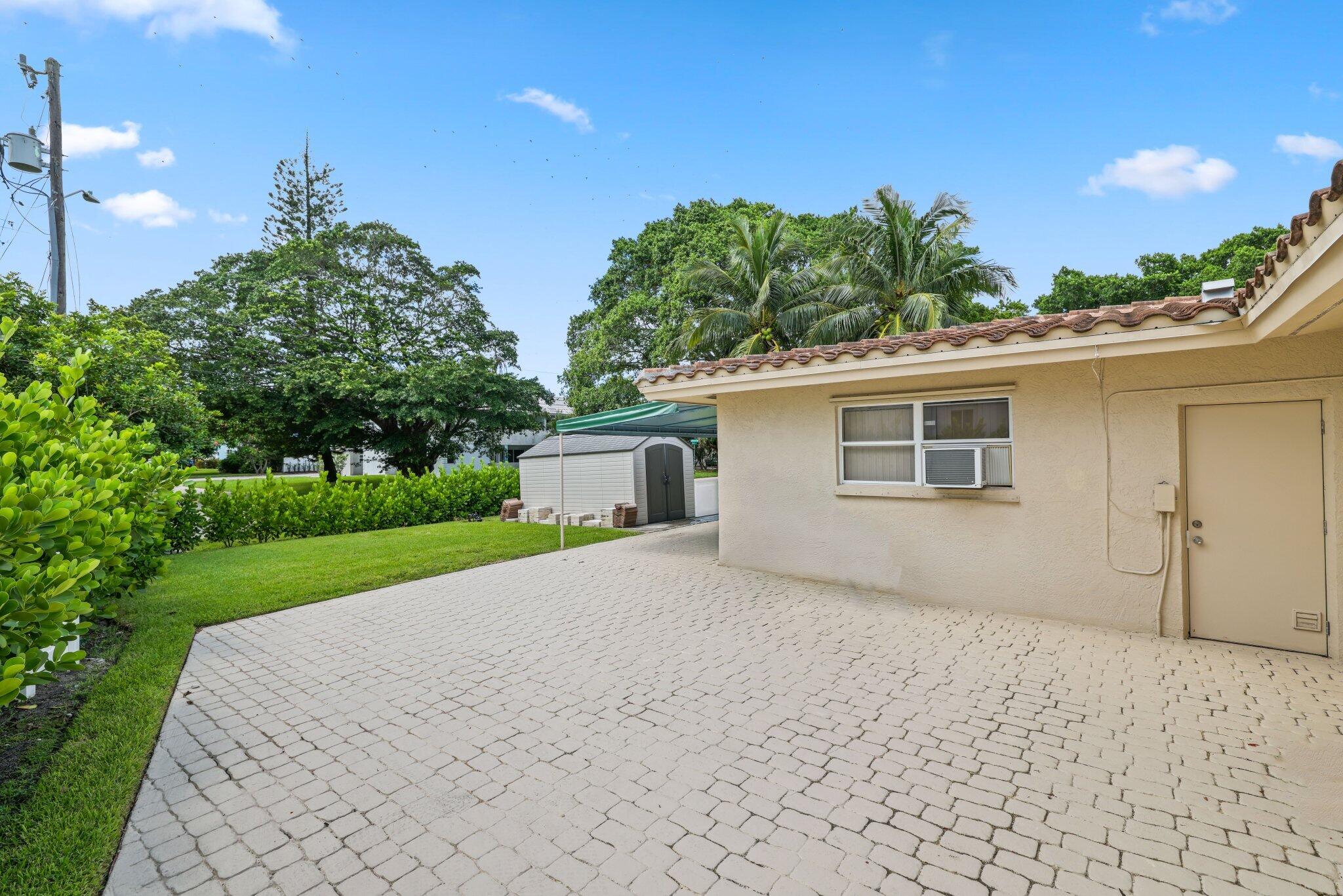 910 Banyan Drive