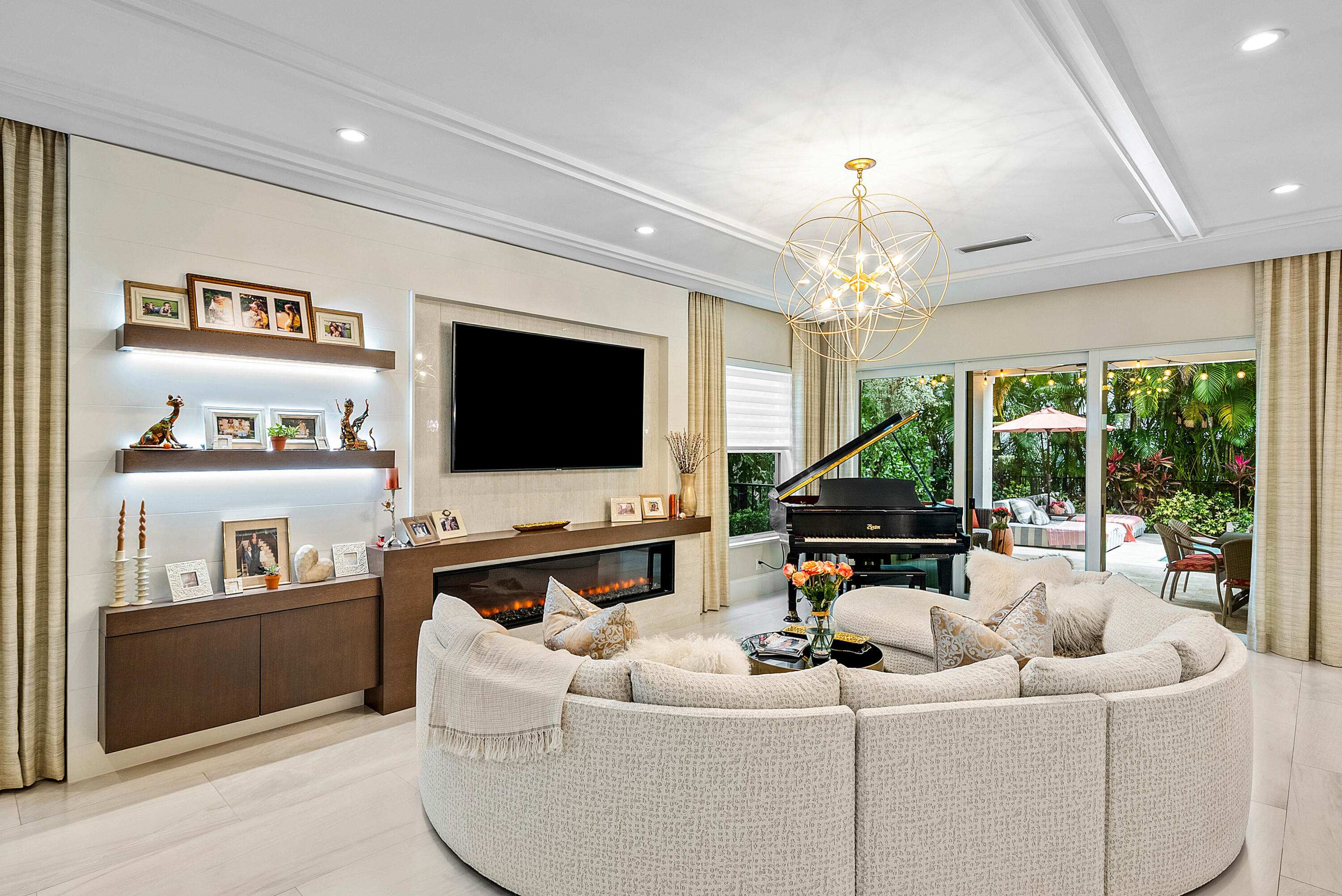 436 NE Wavecrest Way