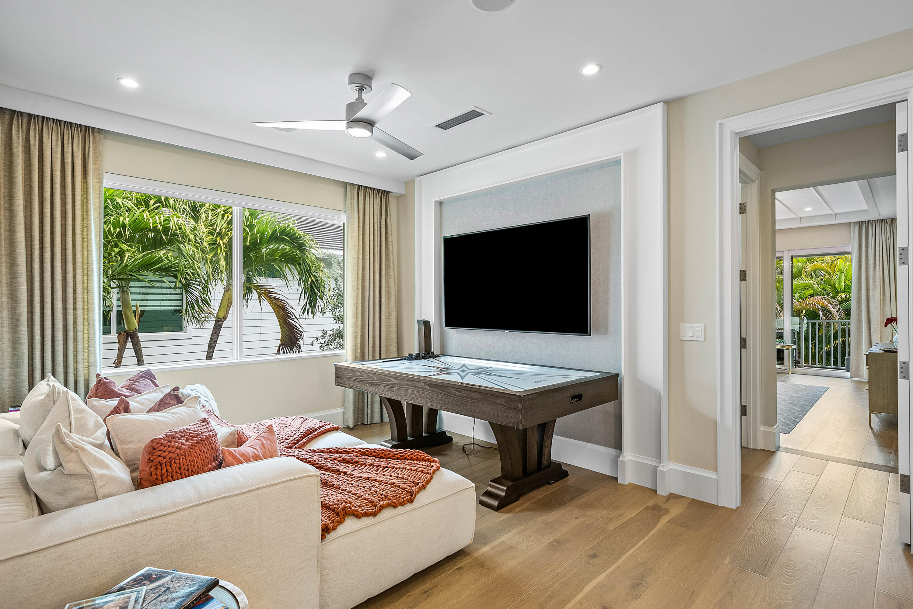 436 NE Wavecrest Way