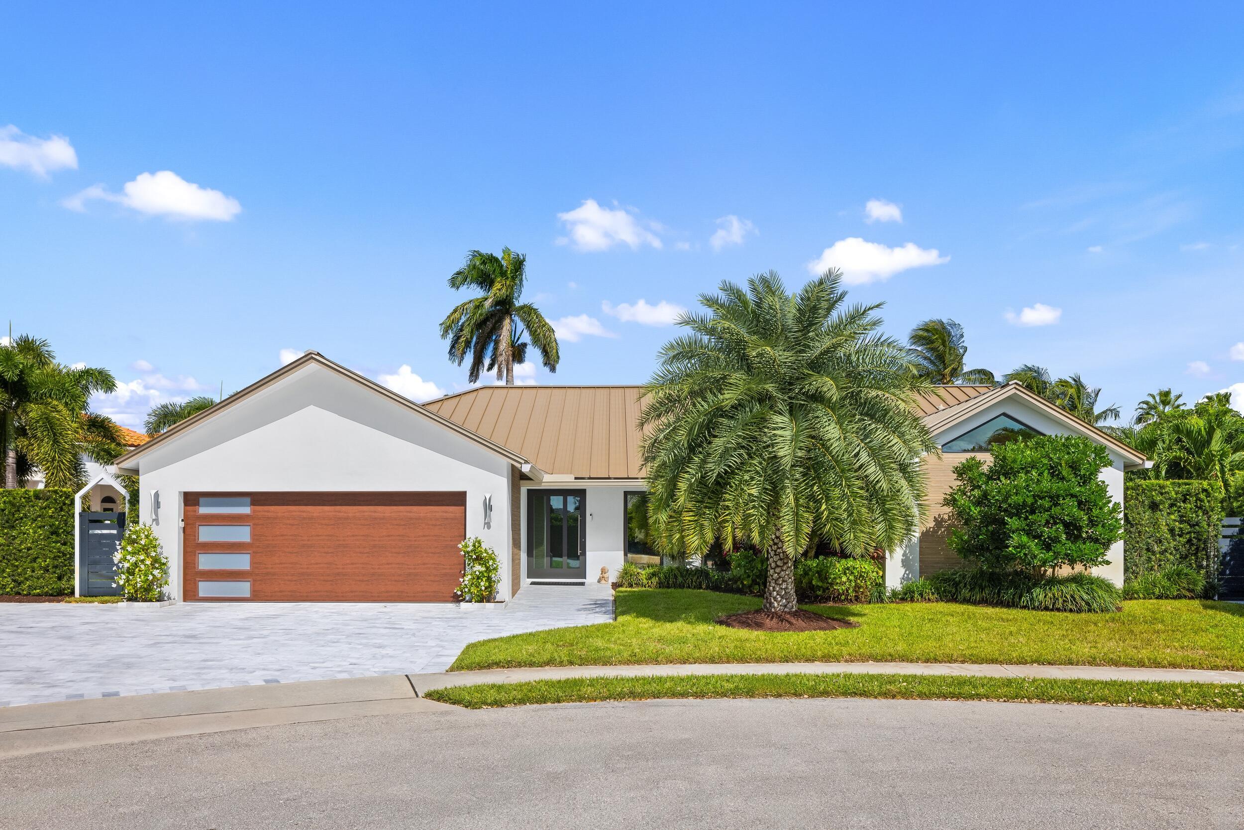 843 NE Mulberry Drive